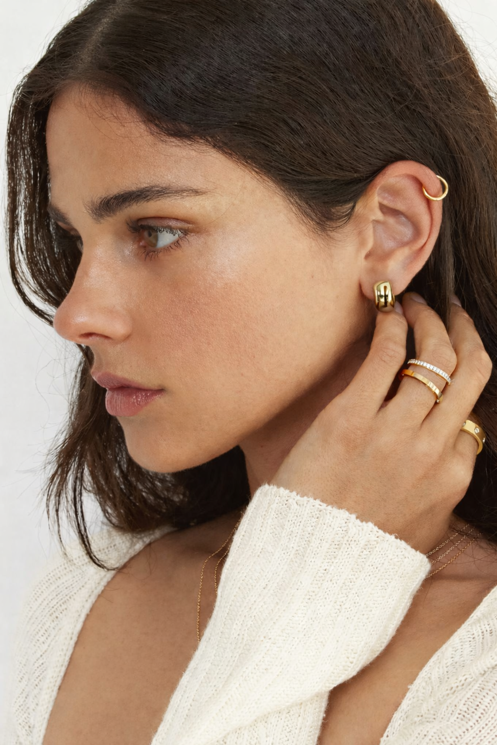 GOLDEN HUGGIE HOOPS