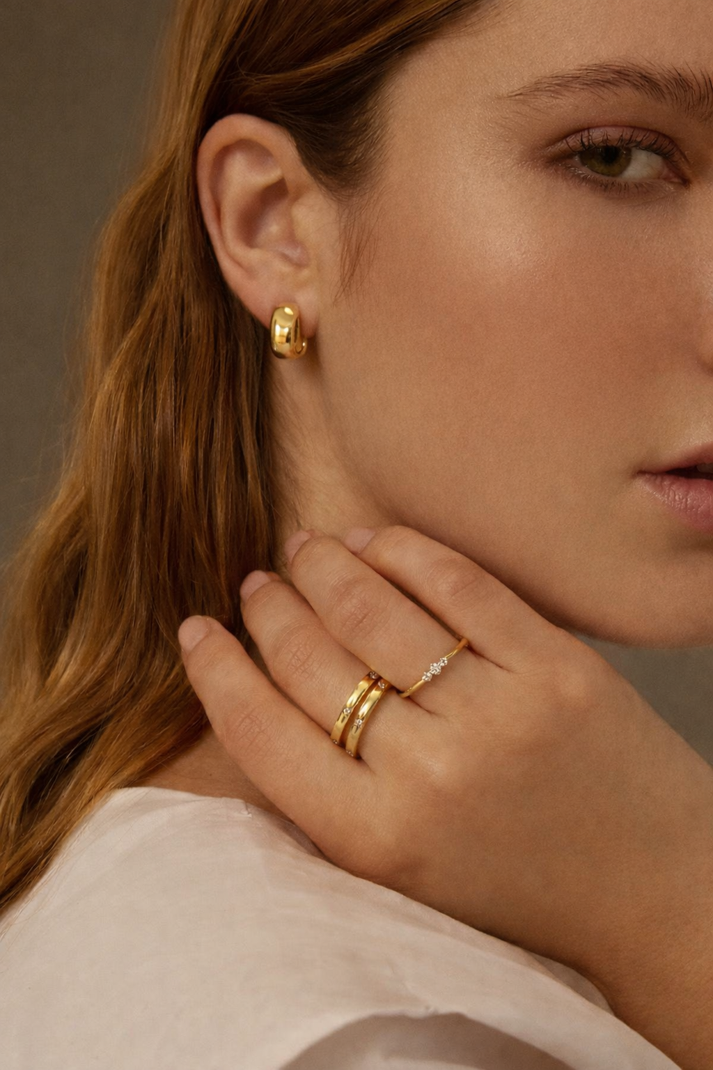 GOLDEN HUGGIE HOOPS