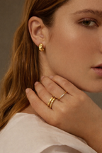 GOLDEN HUGGIE HOOPS